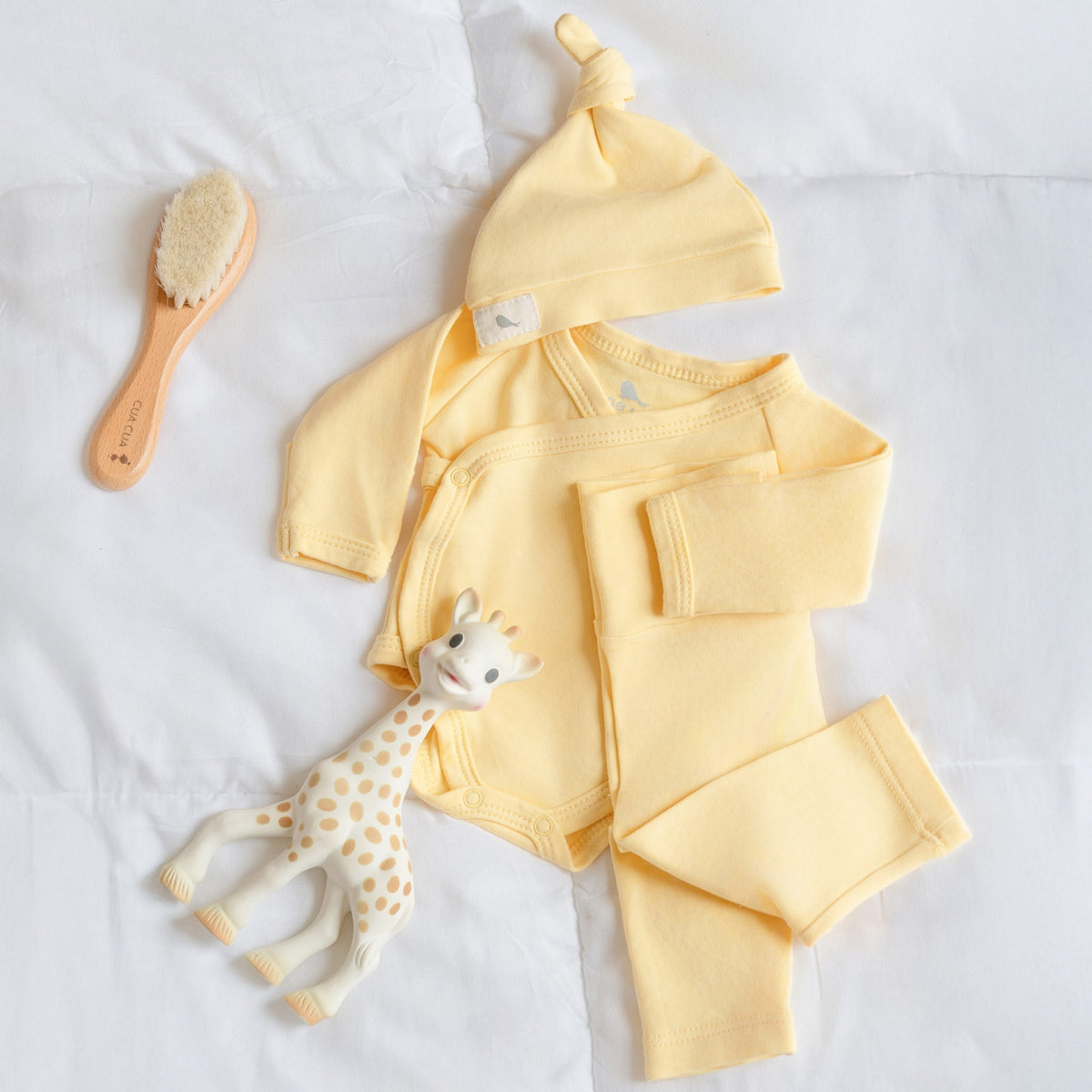 Conjunto completo de ropita amarilla para recién nacido