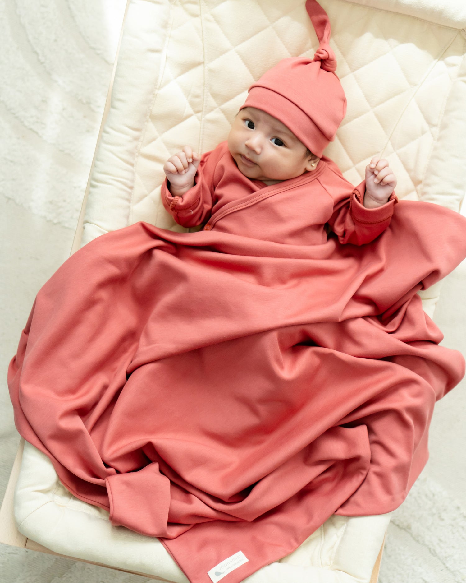 Cobijita Swaddle en color Rojo Arcilla- regalo para bebe