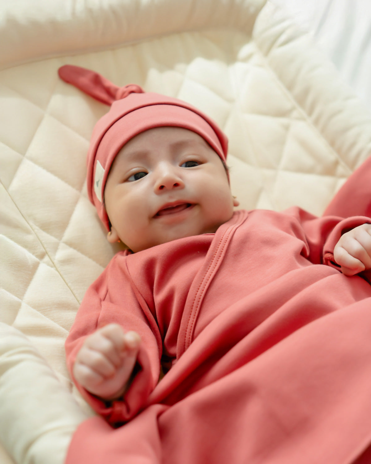 Cobijita Swaddle en color Rojo Arcilla- regalo para bebe
